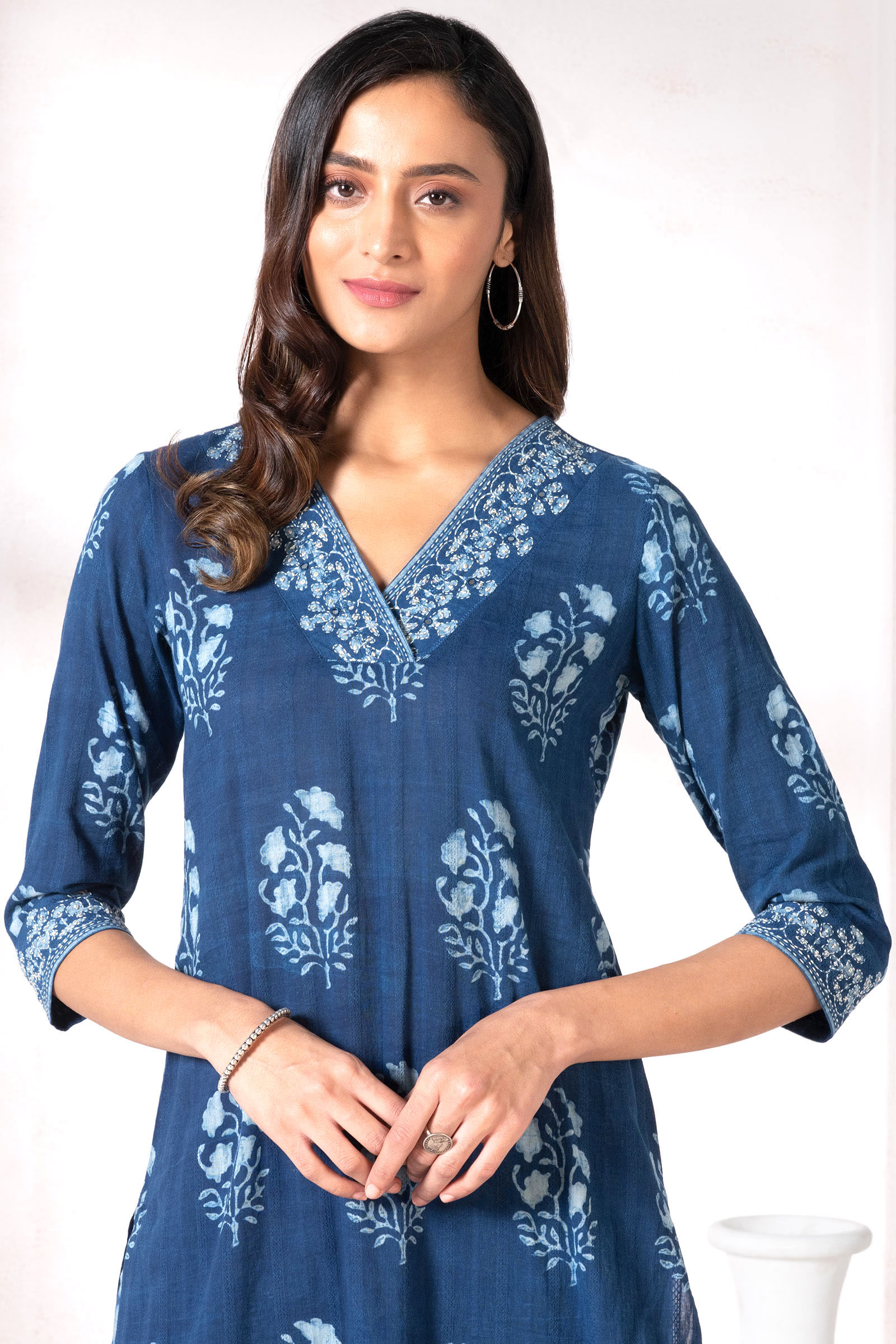 Buy Indigo Block Printed Straight Cotton Dobby Kurta for Women | FGMK21 ...