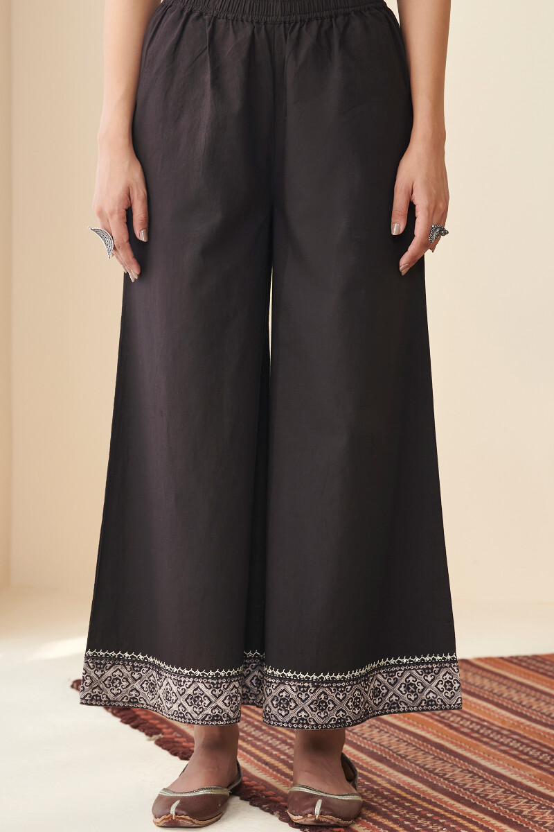 Lavish Slim Fit Women Black Trousers - Buy Black Lavish Slim Fit Women Black  Trousers Online at Best Prices in India | Flipkart.com