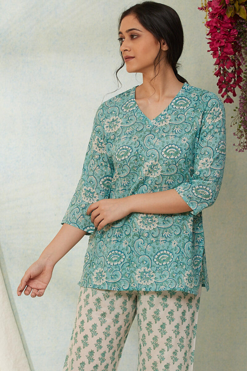 Kurtas Online: Buy Handcrafted Kurtas Online at Farida Gupta | Casual wear  dress, Clothes for women, Latest fashion design